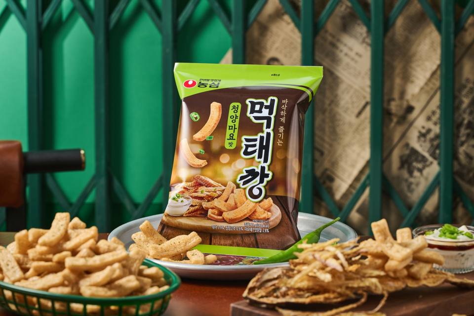Nongshim Muktaehang Cheongyang Mayo Flavor, a spicy Korean Beer Snacks option